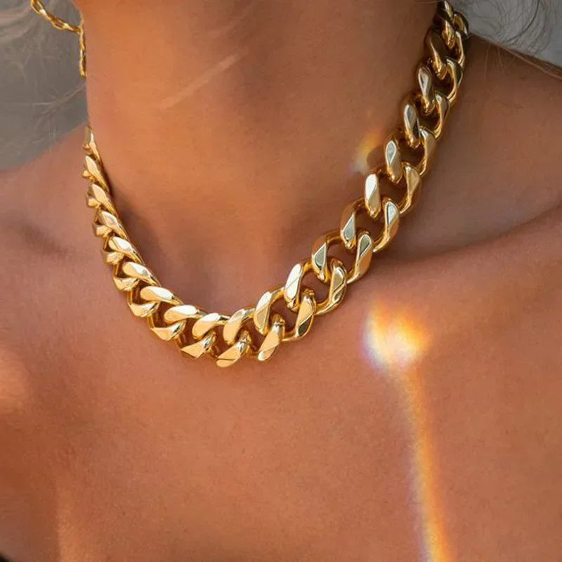 THICK CHAIN NECKLACE