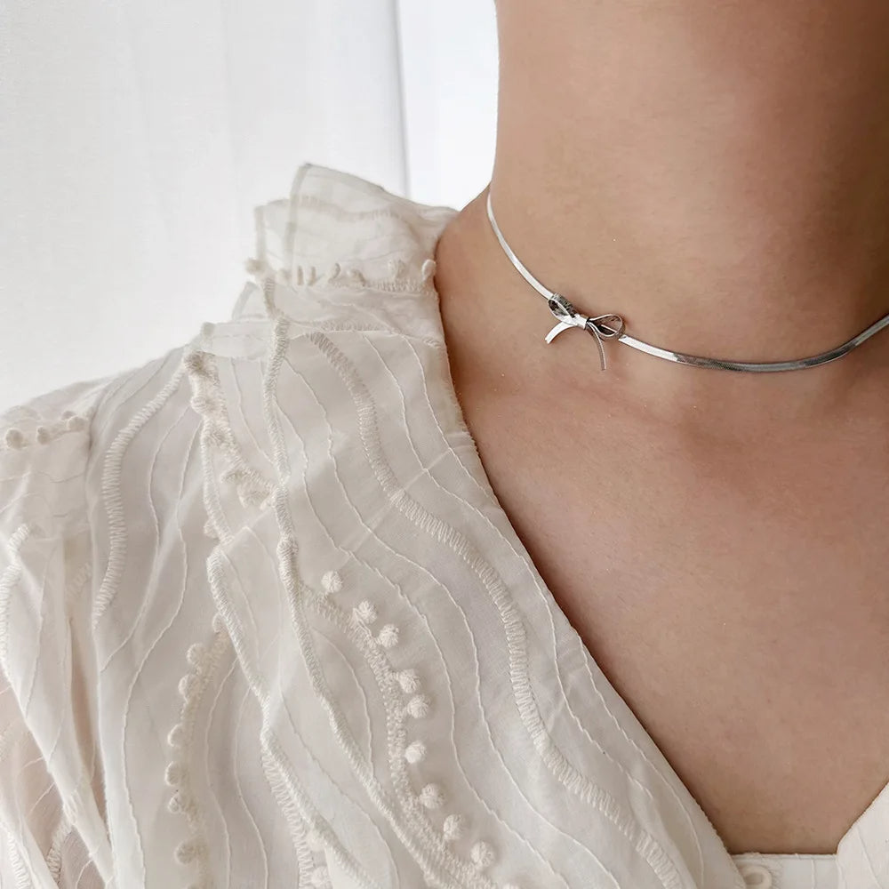 COQUETTE CHOKER